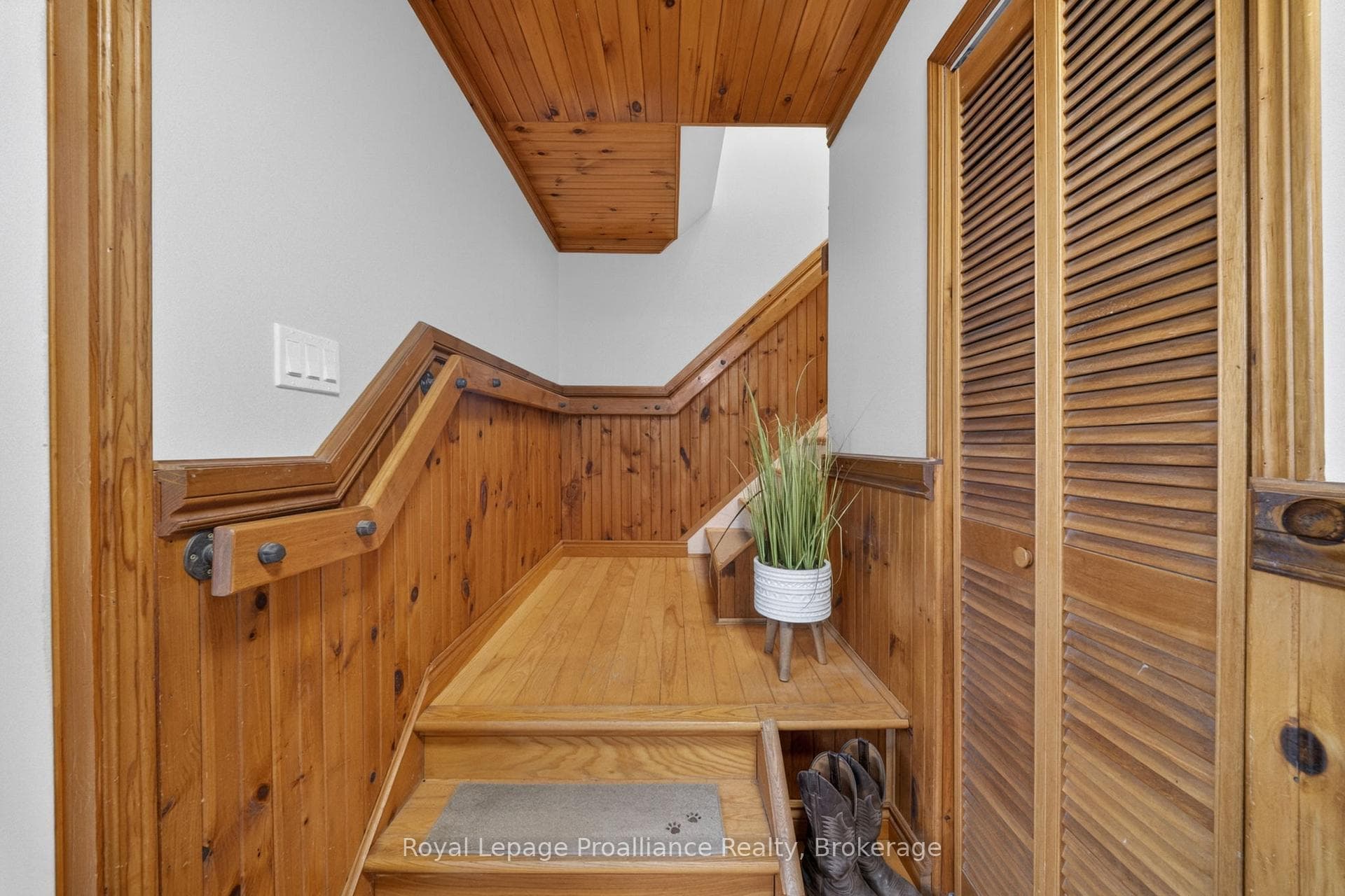 235 East Hungerford Road photo 19