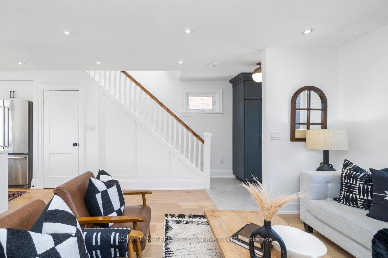 18 Coates Avenue photo 10