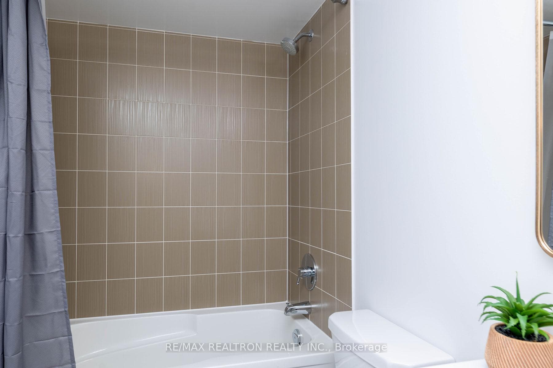 30 Meadowglen Place Unit 1901 photo 15