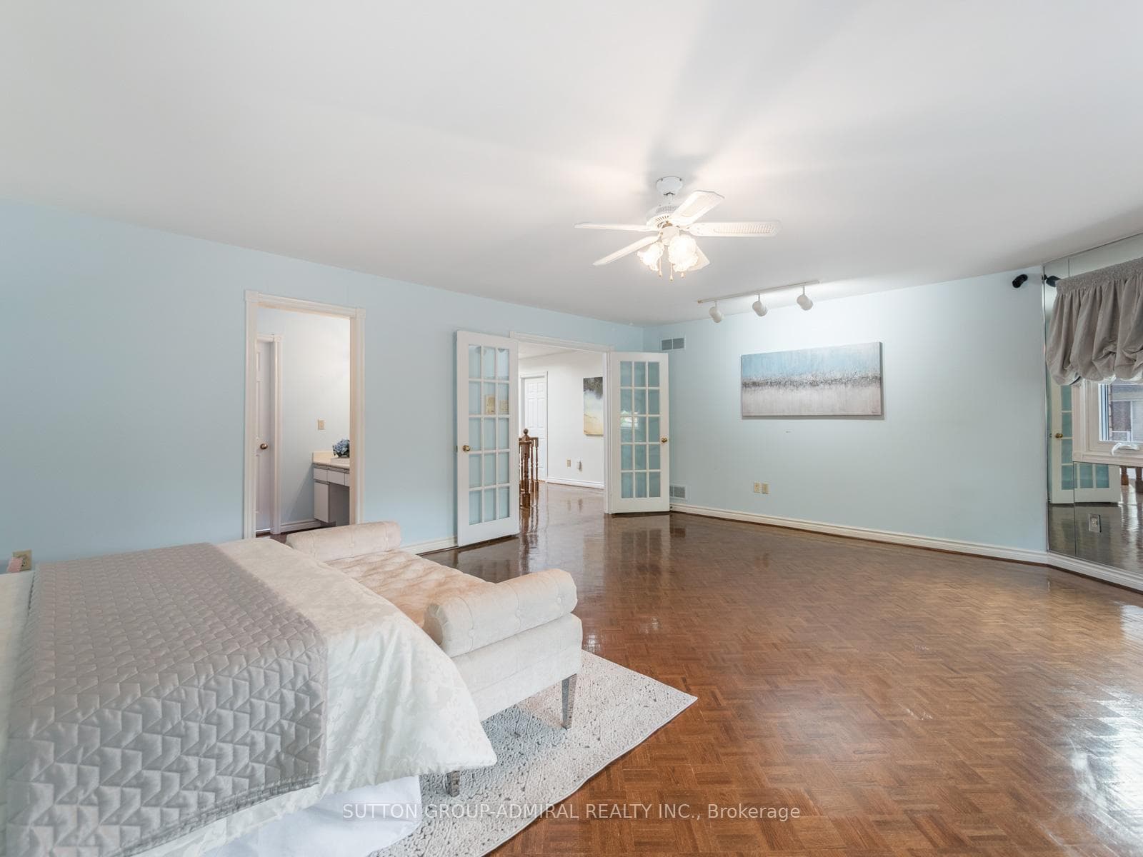 582 Spring Gate Boulevard photo 18