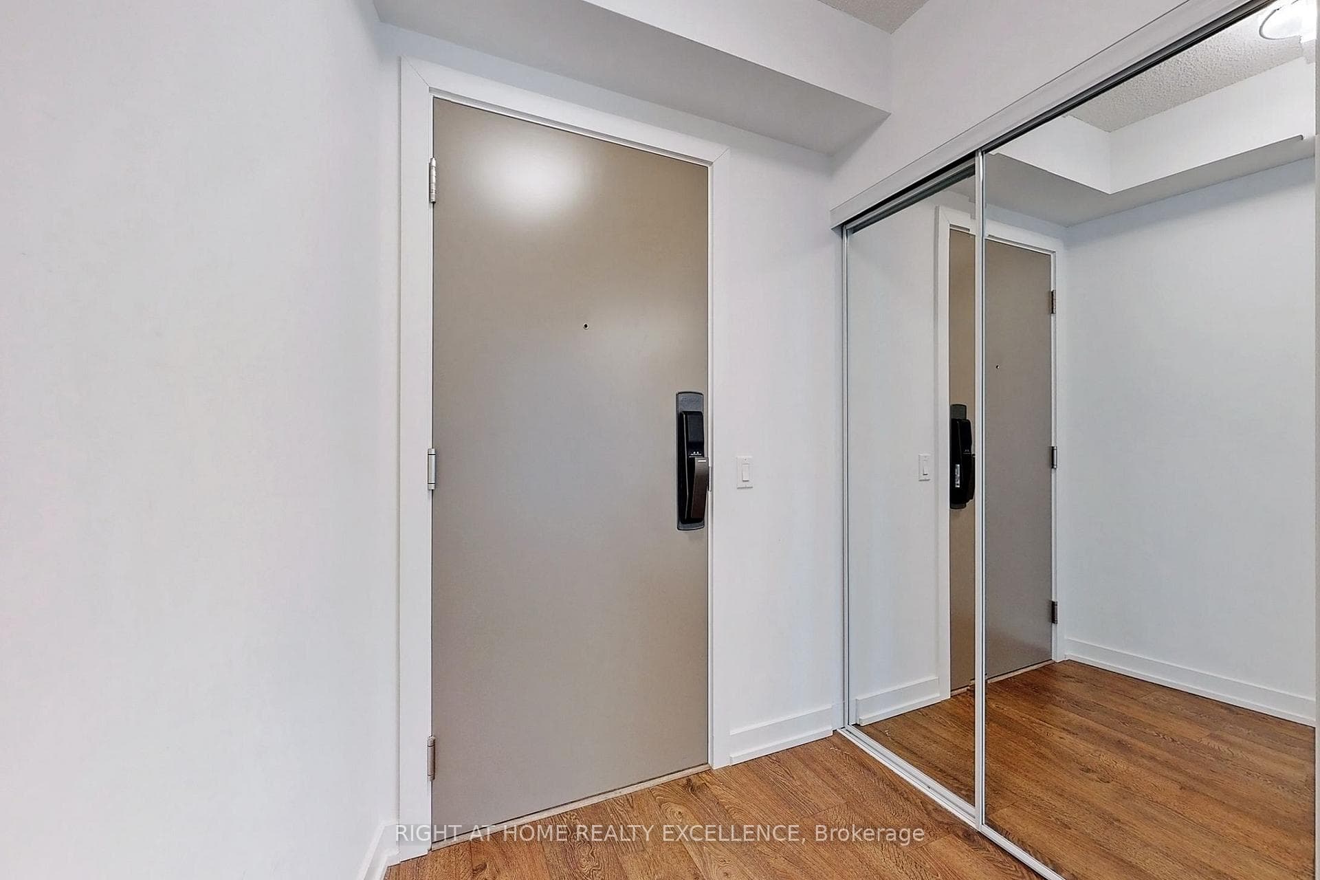 10 York Street Unit 2203 photo 31