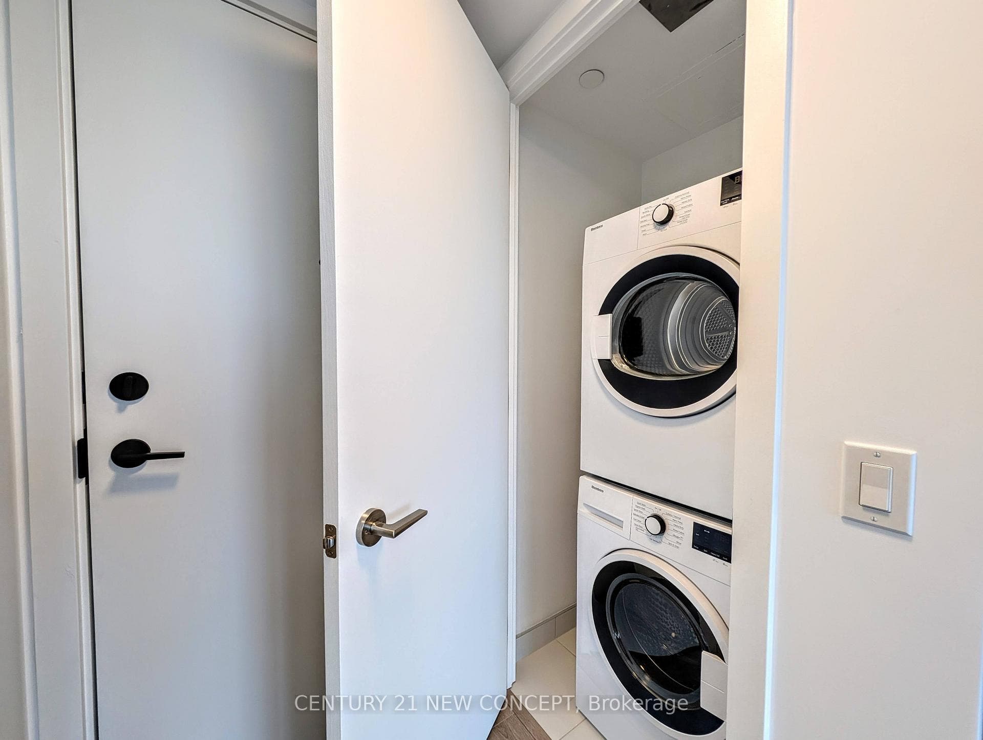 100 Queen Street Unit 2807 photo 4