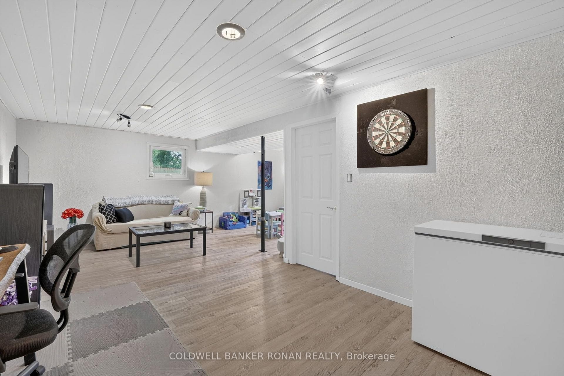 281 Tupper Boulevard photo 29
