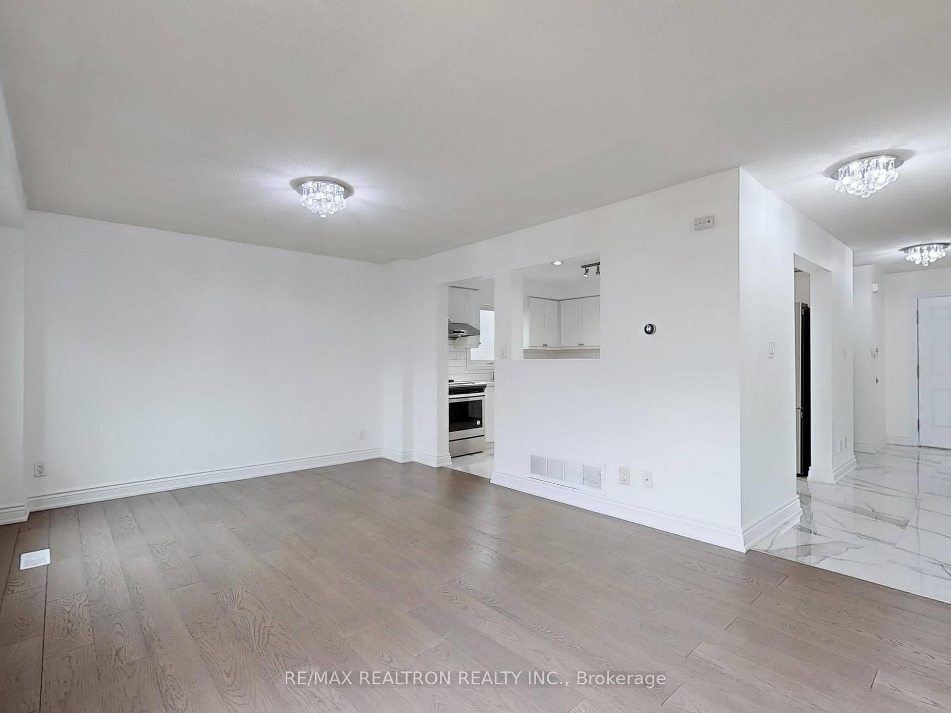 328 Bristol Crescent photo 7