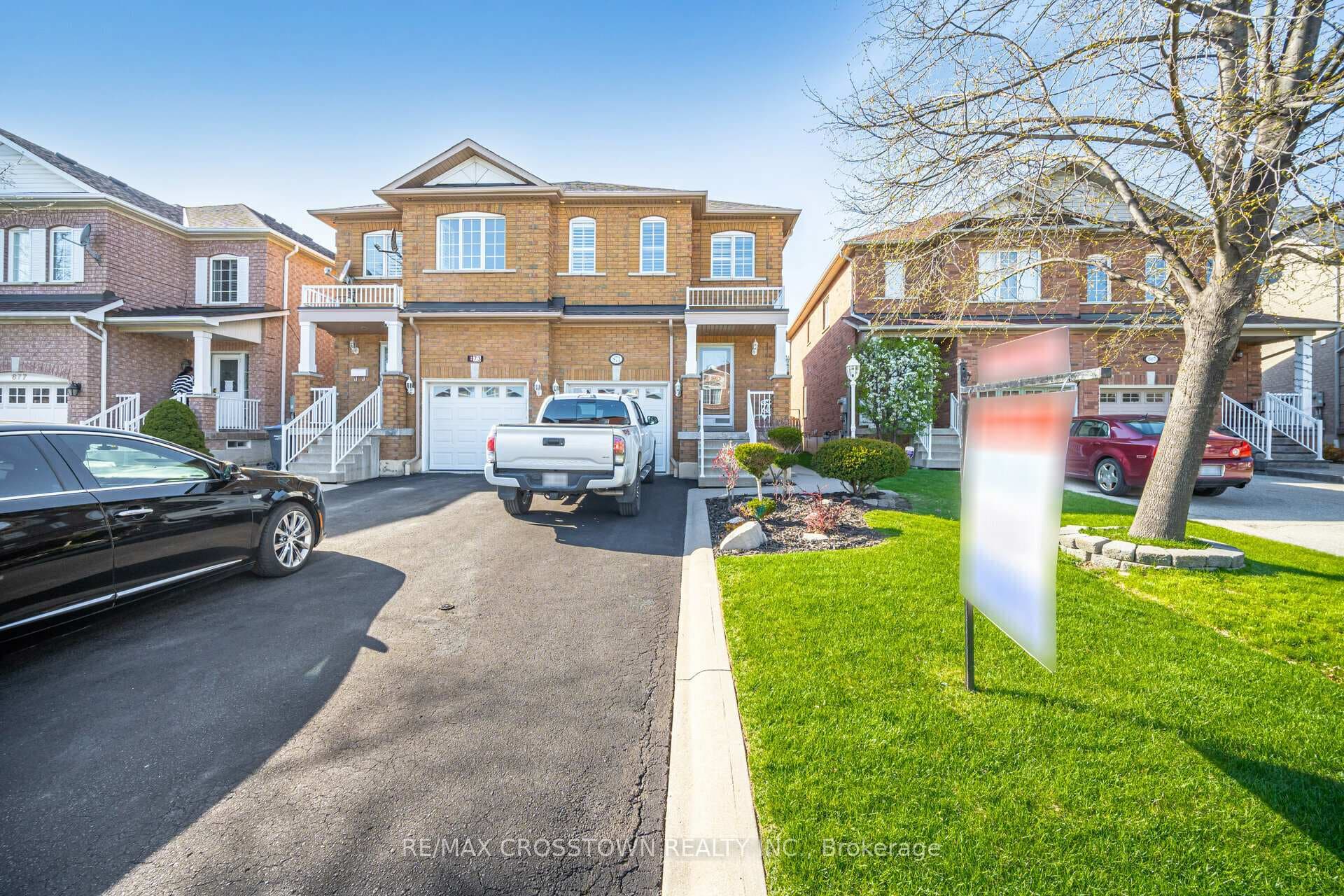 871 Fable Crescent photo 2