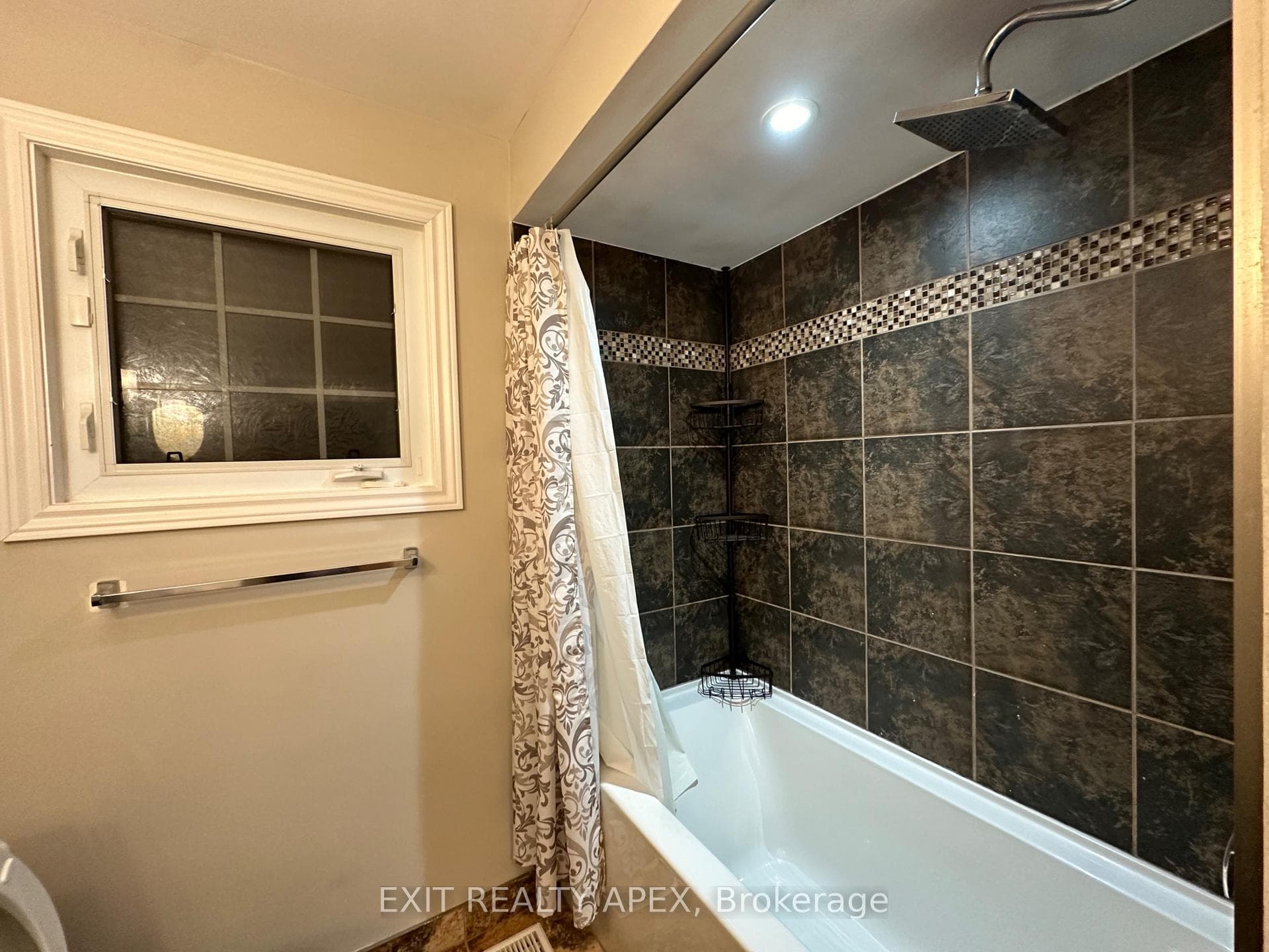 30 Churchill Avenue photo 23