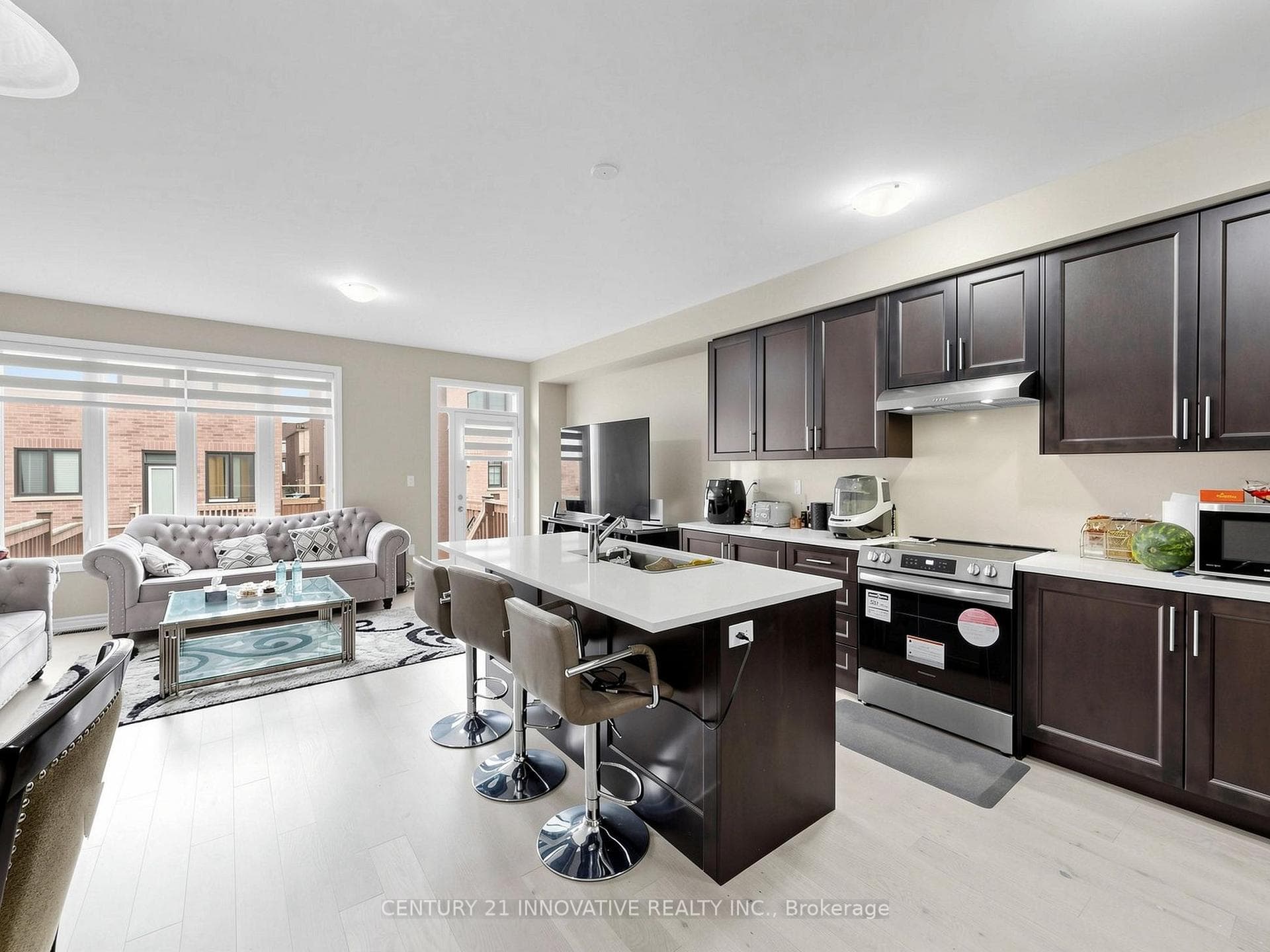 Kitchen with Breakfast Bar