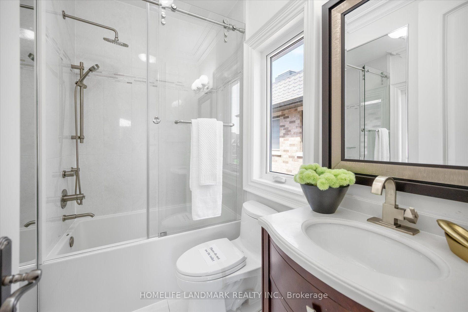92 Caines Avenue photo 25