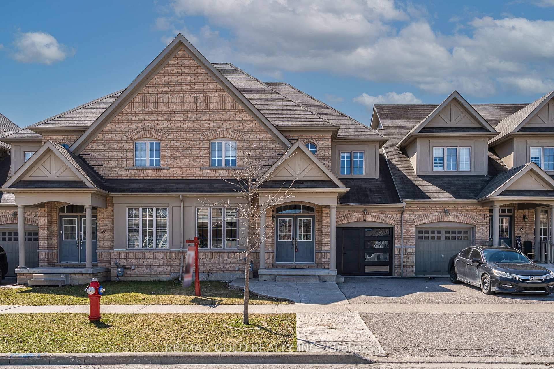 36 Naperton Drive photo 1