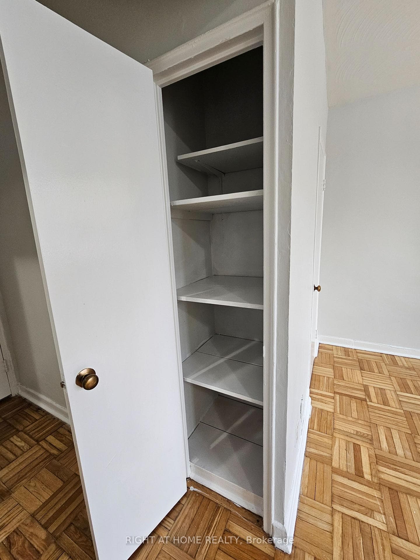 20 Cosburn Avenue Unit 101 photo 15