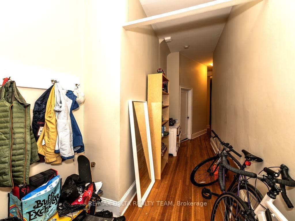 290-292 Daly Avenue photo 4