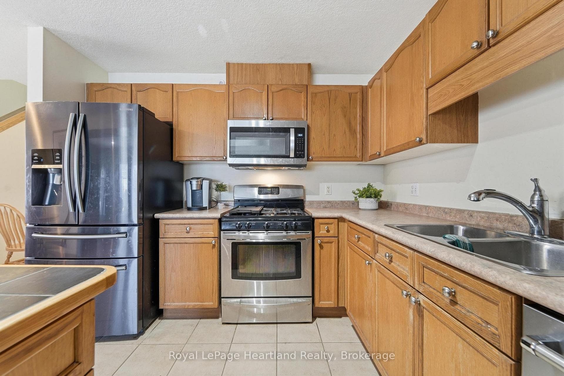 480 Mowat Street photo 7
