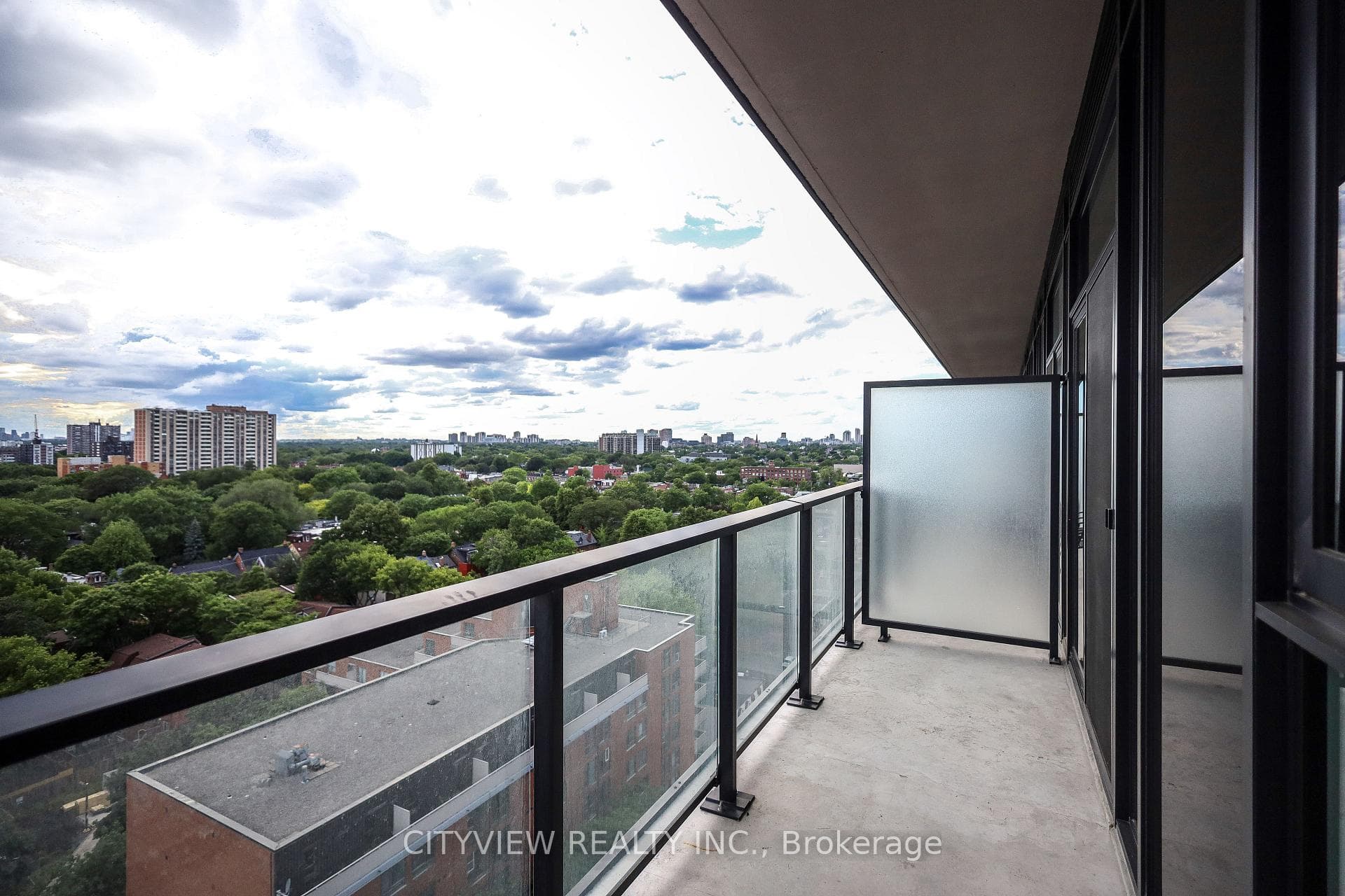 285 Dufferin Street Unit 1121 photo 19