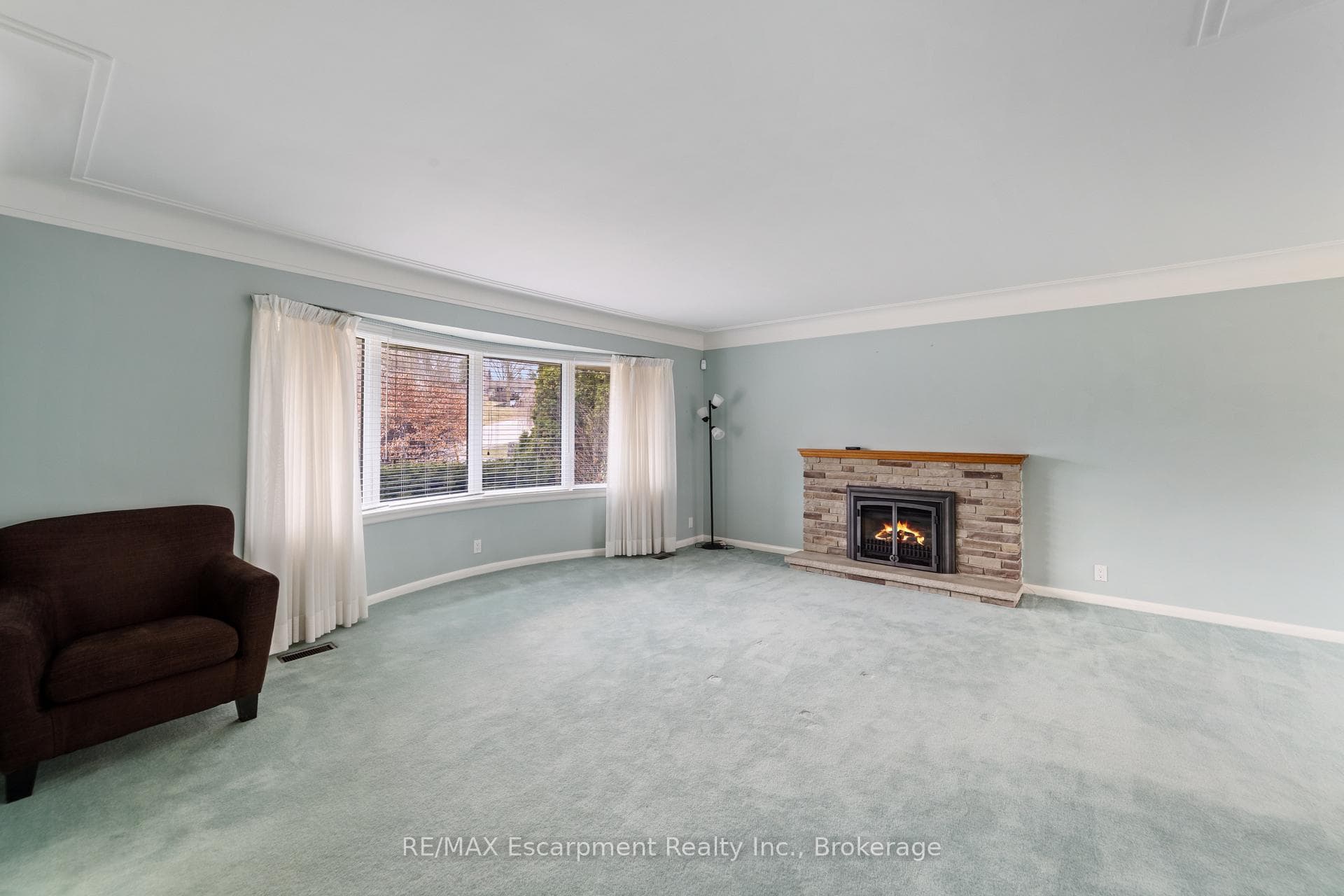 305 Woodworth Drive photo 5