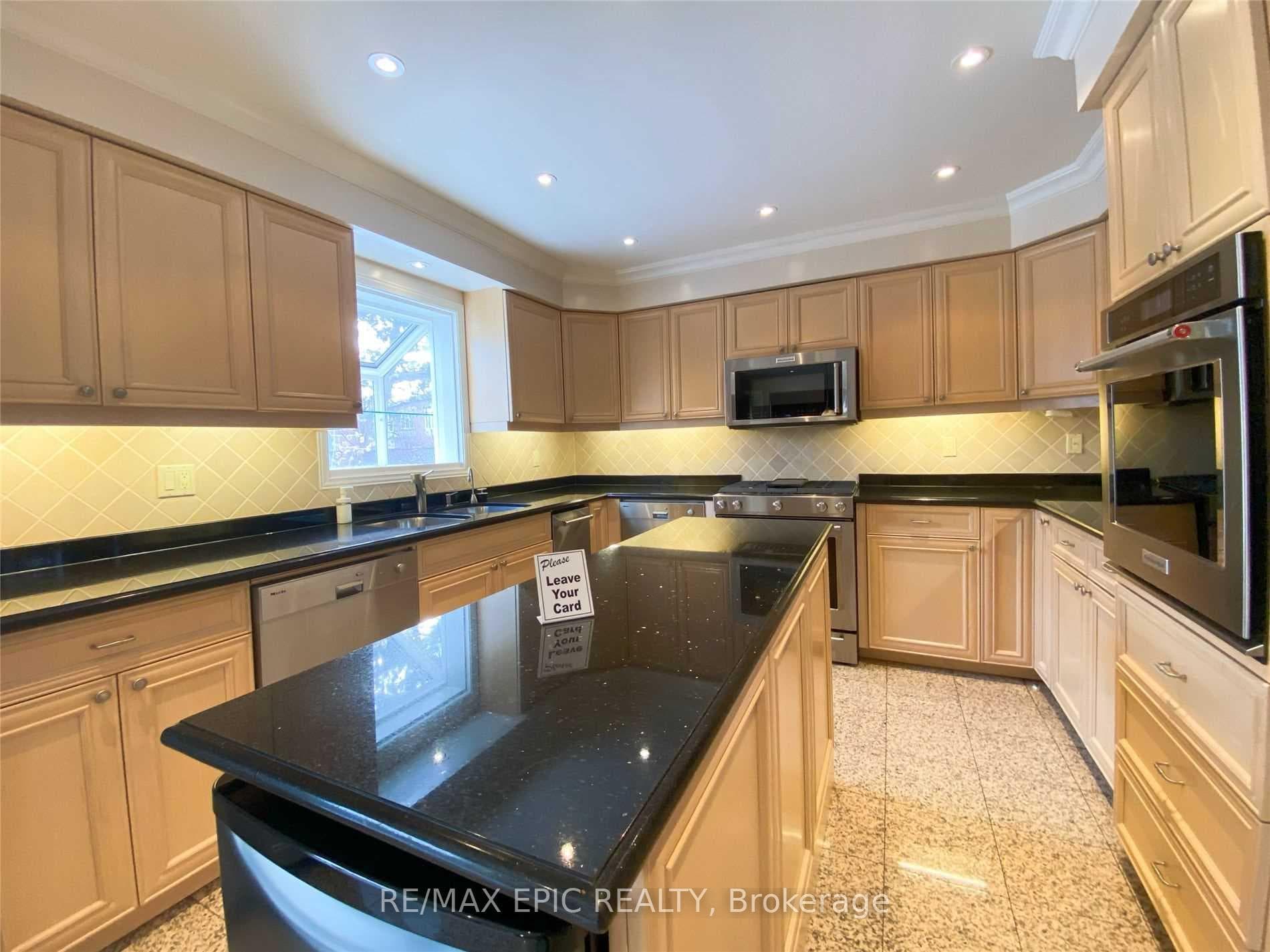 91 Brookshire Circle photo 7