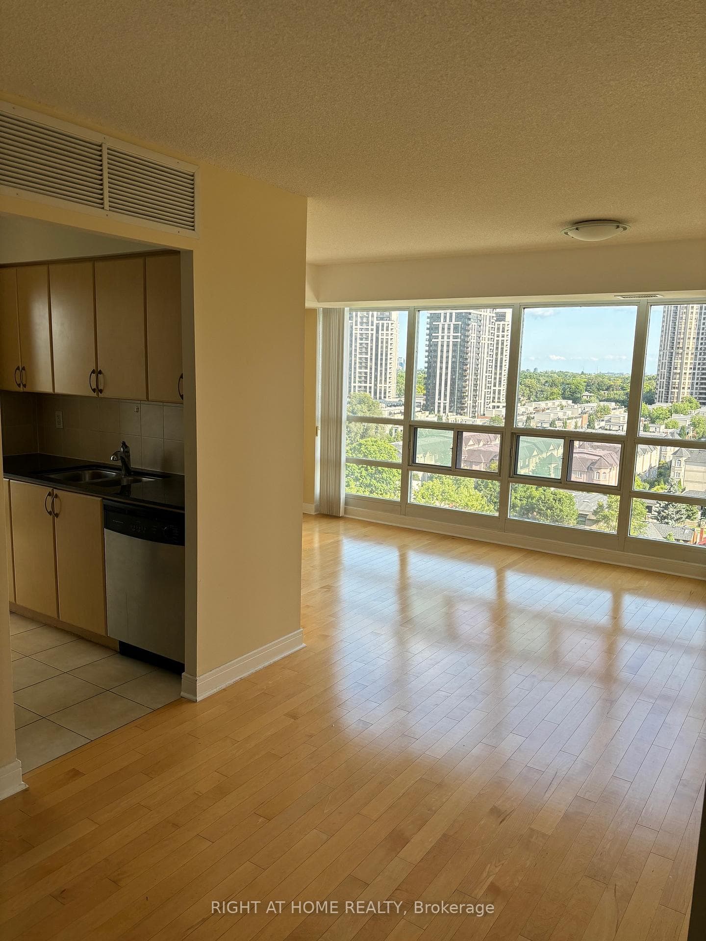 35 Bales Avenue Unit 1511 photo 4