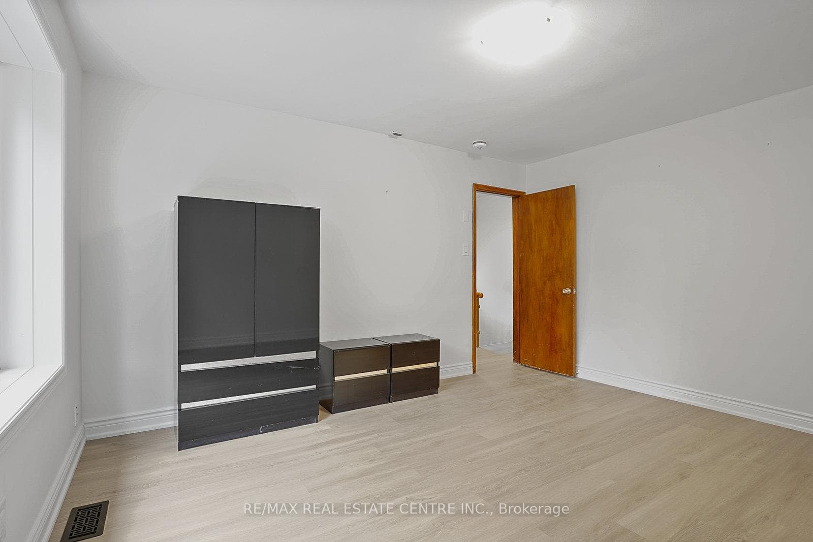 482 Rhodes Avenue photo 22