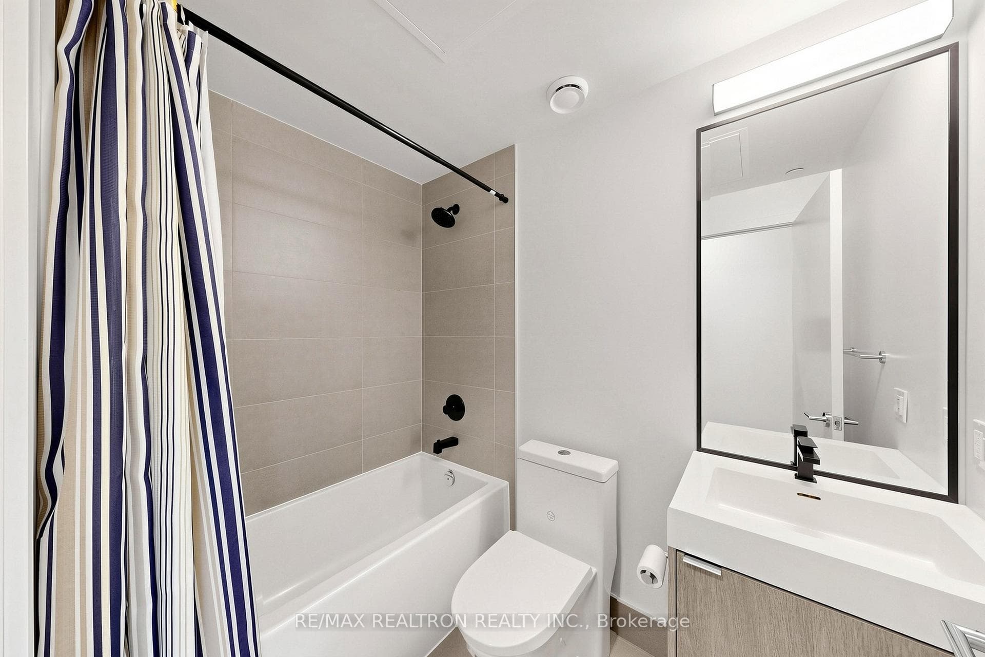 250 Lawrence Avenue Unit 701 photo 28