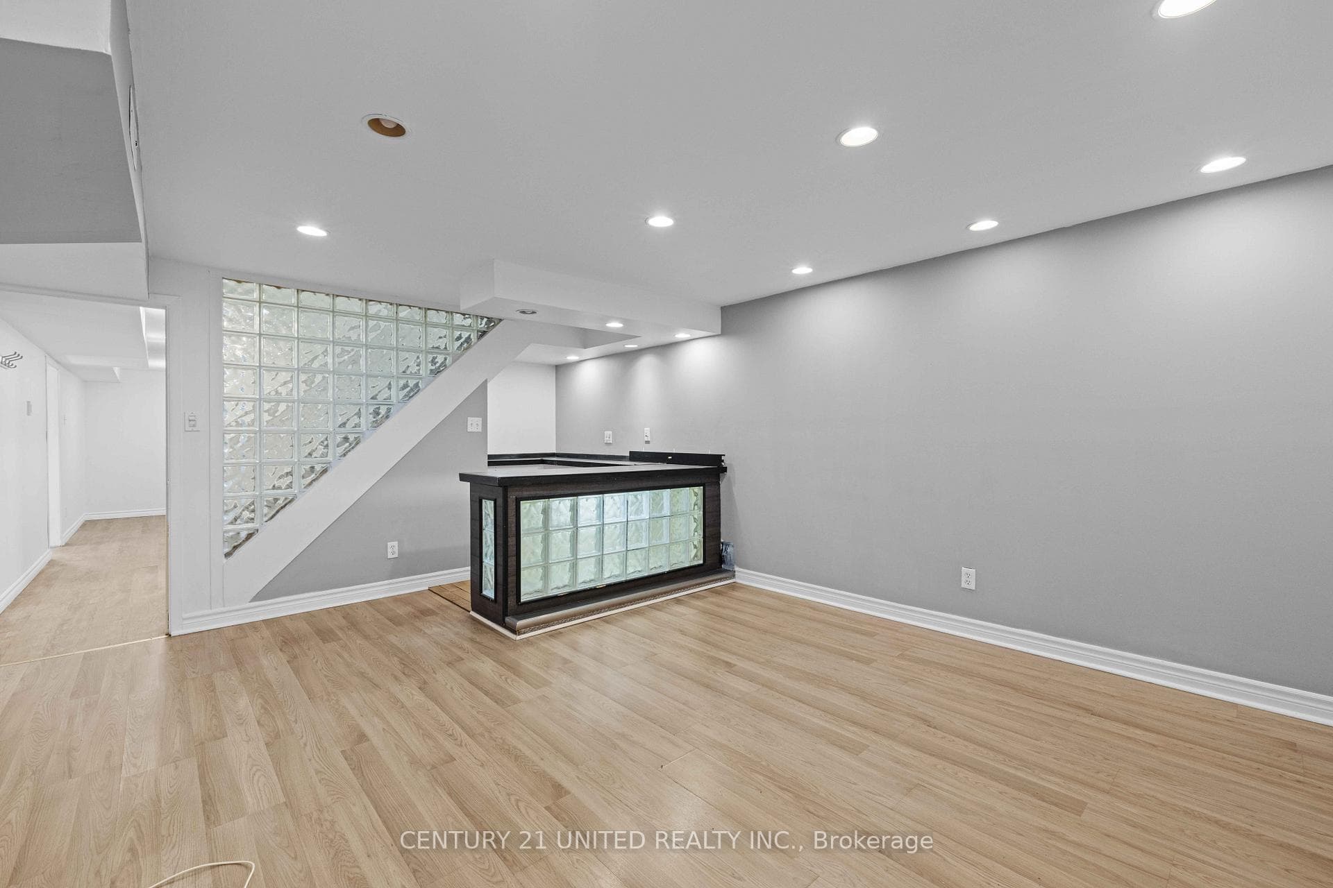 762 Weller Street photo 18