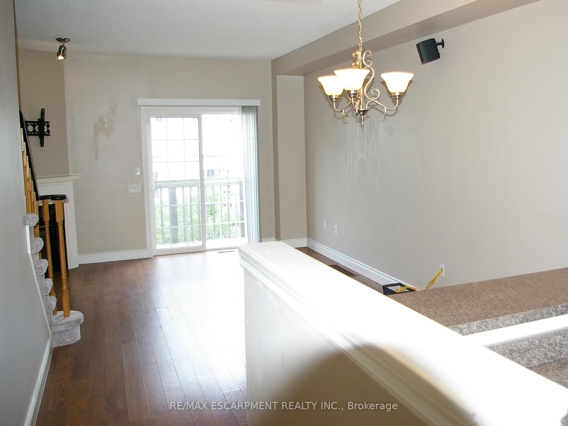 5080 Fairview Street Unit 6 photo 2