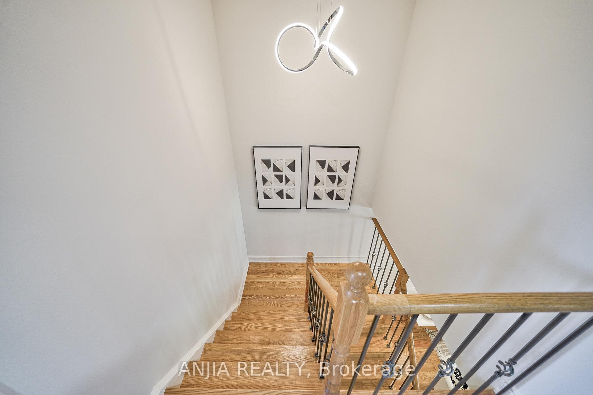 118 Upton Crescent photo 29