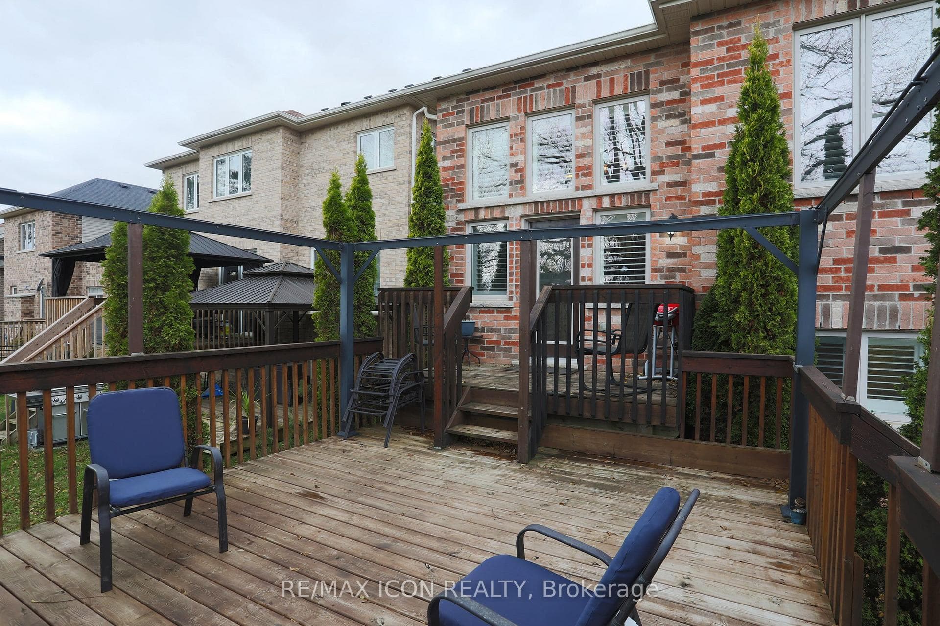 1024 Upper Thames Drive photo 24