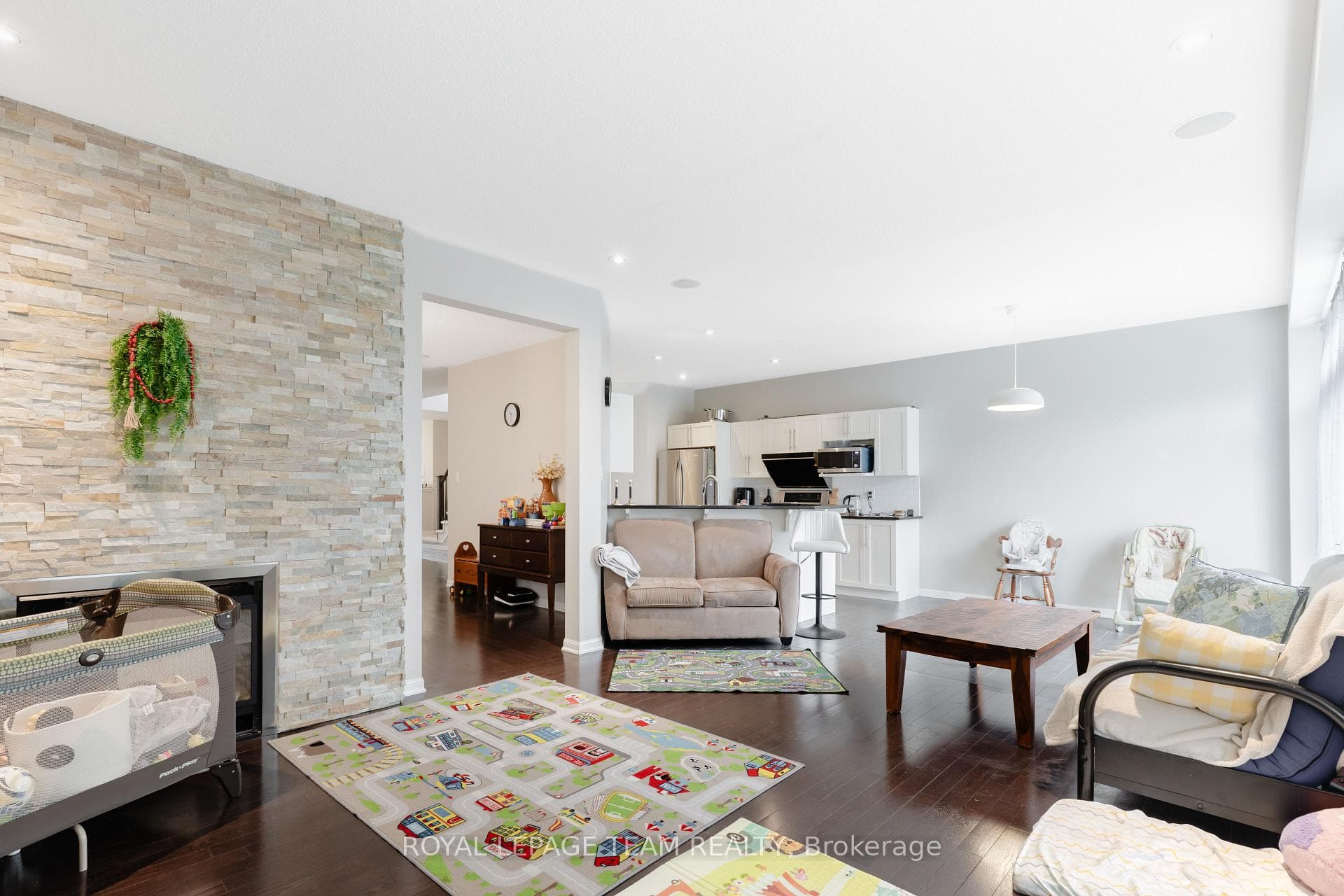 212 HUNTSVILLE Drive photo 12