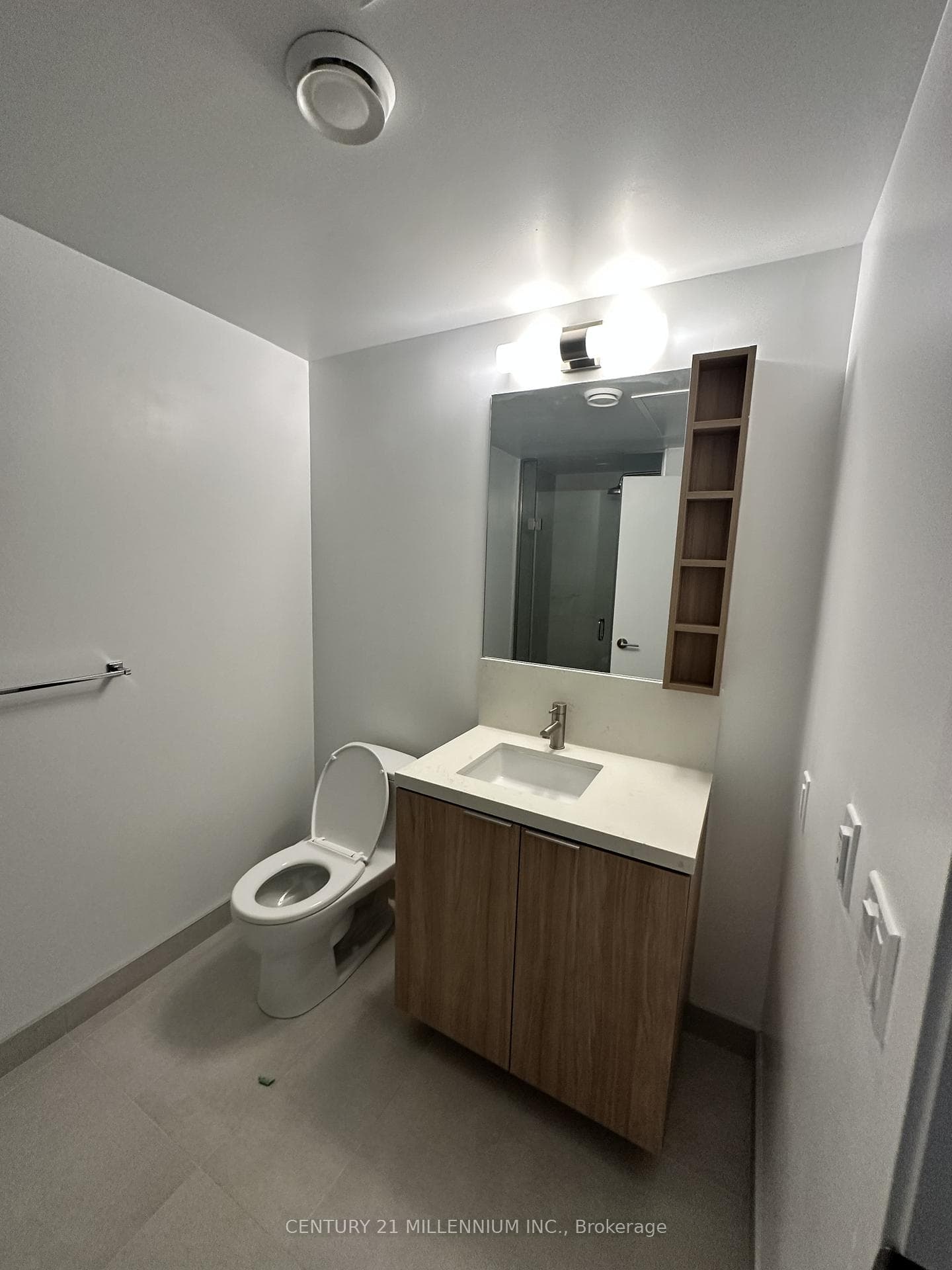 2020 Bathurst Street Unit 533 photo 3