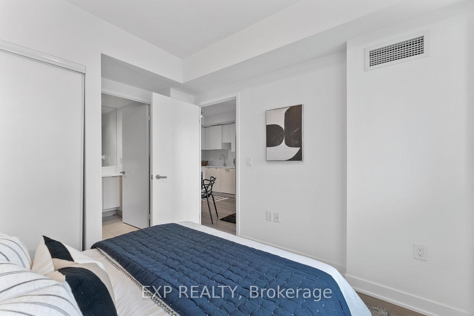 99 Broadway Avenue Unit 2011 photo 24