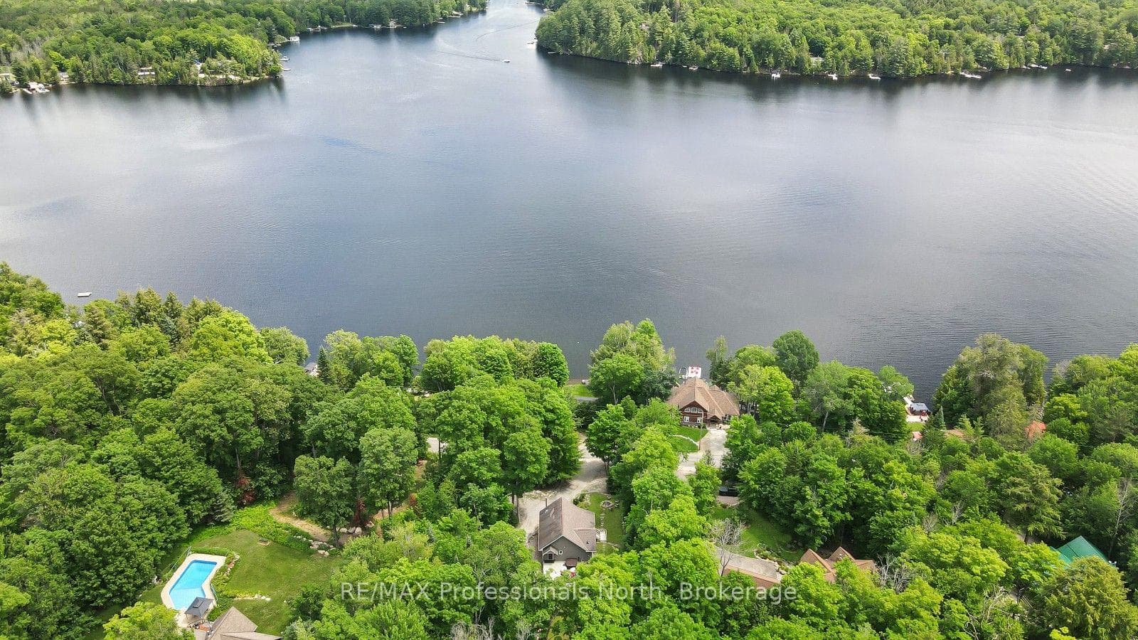 1311 Wonderland Road photo 43