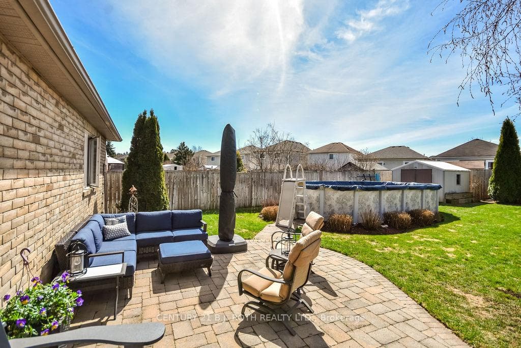 84 Truax Crescent photo 38