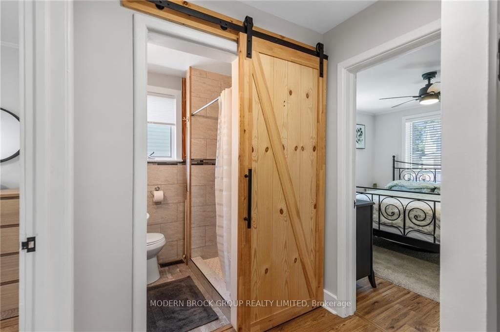 605 EAST Street photo 17