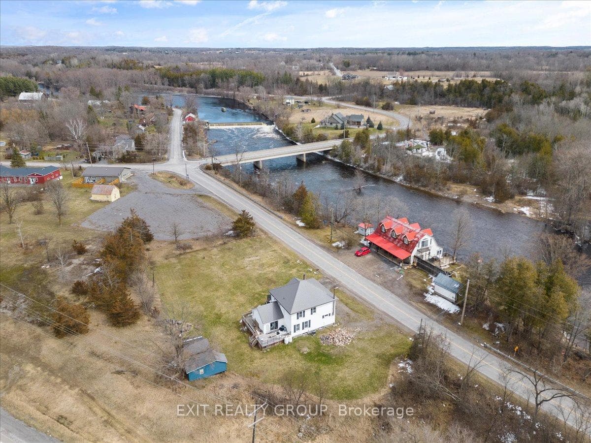 289 Hoskin Road photo 2
