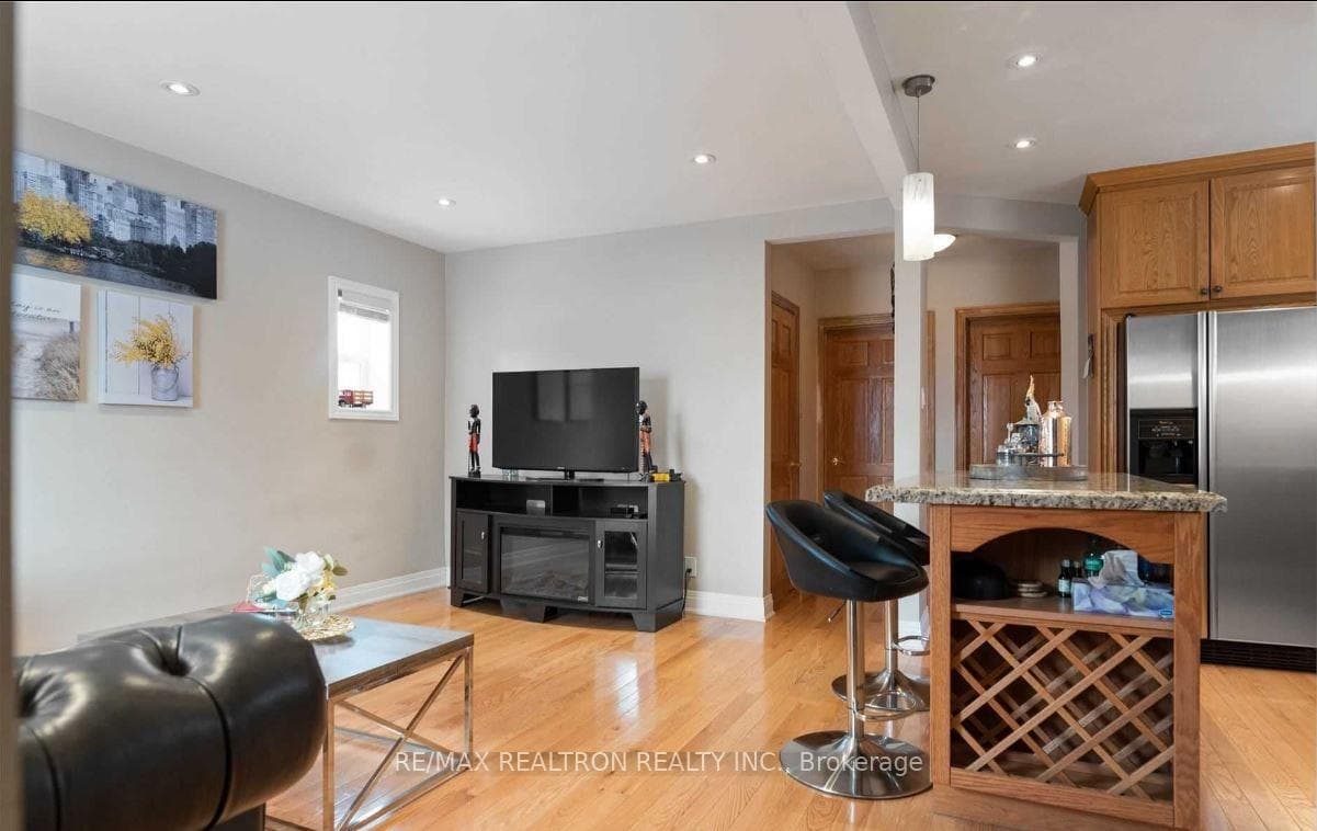 473 Vaughan Road photo 4