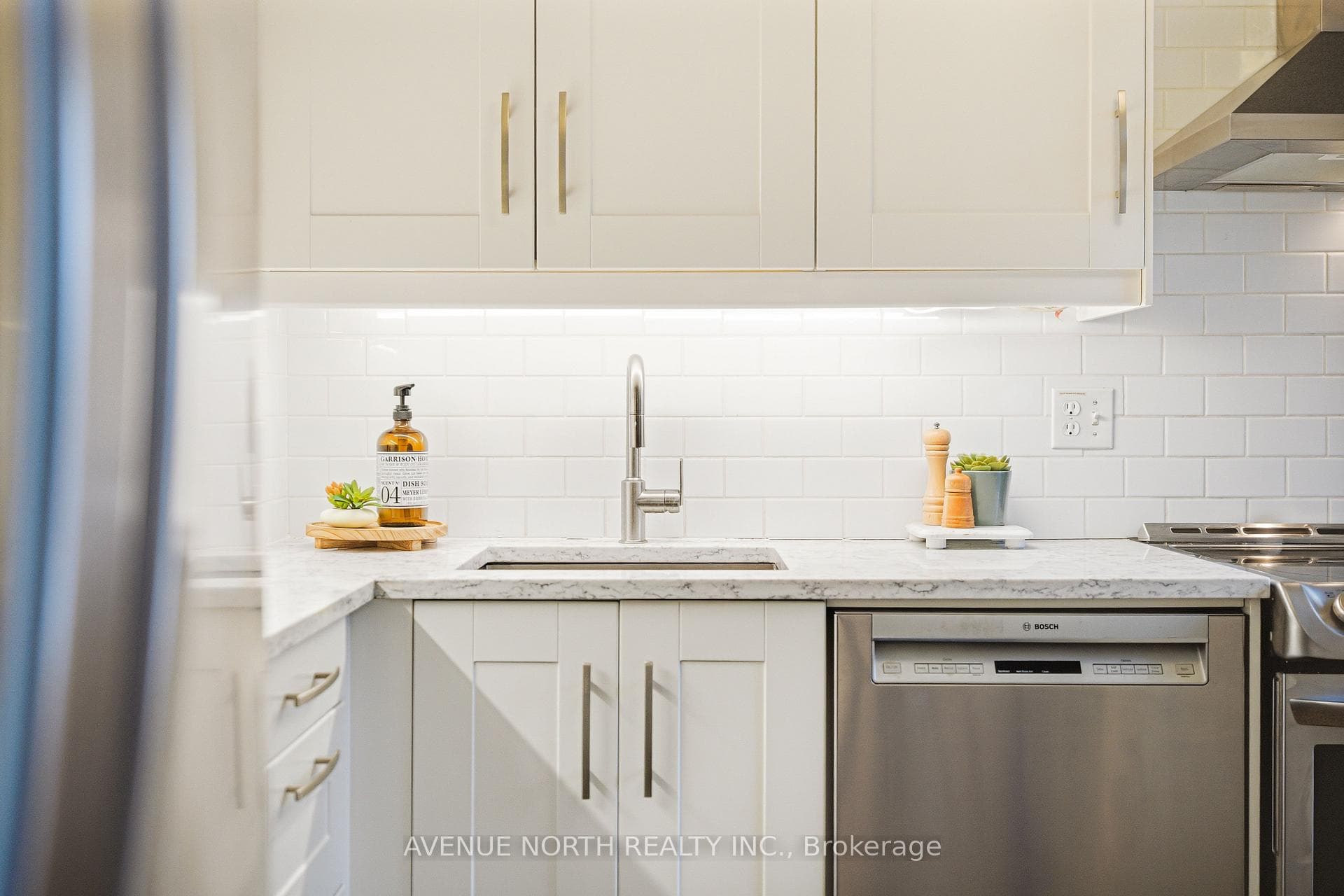 101 Templeton Street photo 29