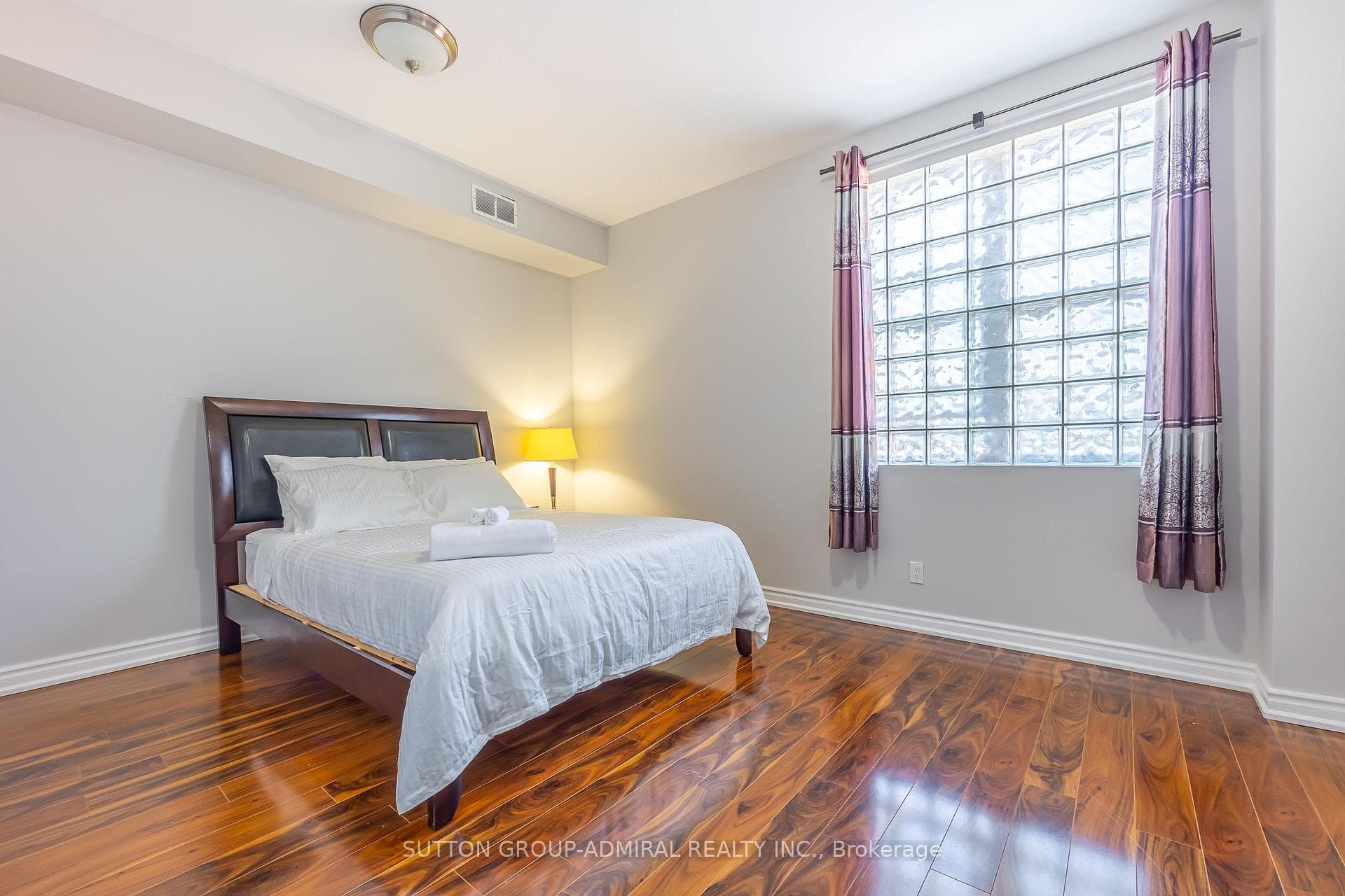 4497 Queen Street photo 26
