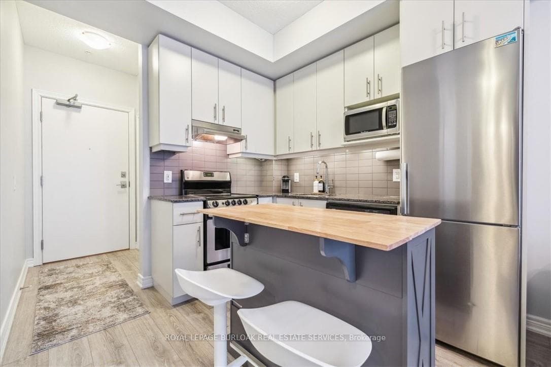 10 Esplanade Lane Unit 215 photo 11