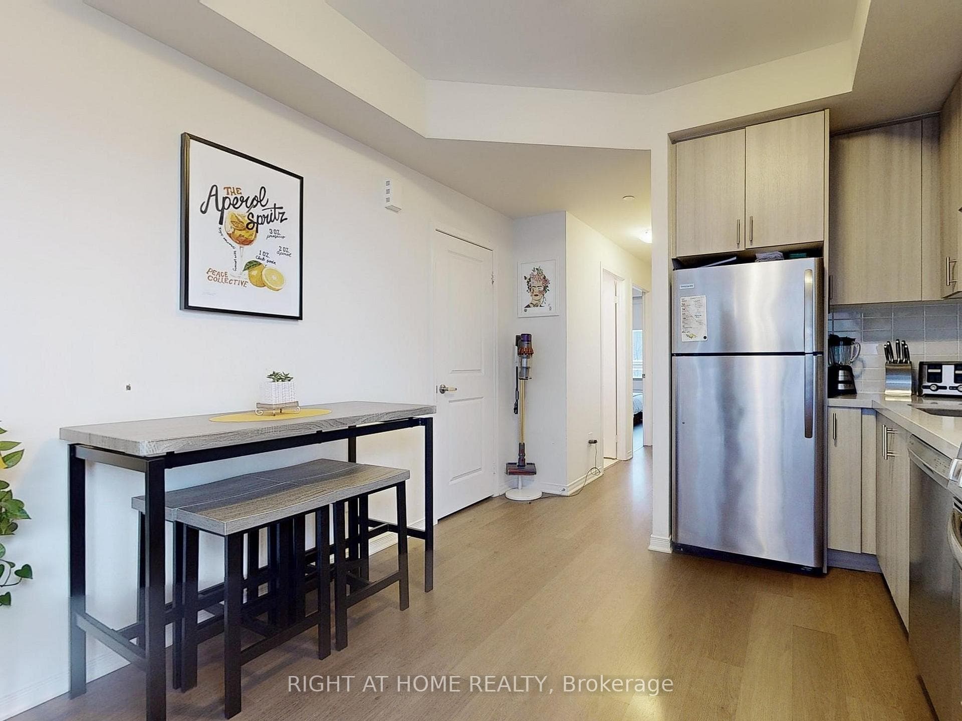 1100 Briar Hill Avenue Unit 201 photo 12