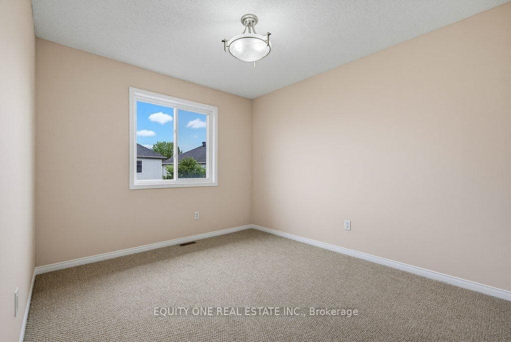 325 Applecross Crescent photo 37