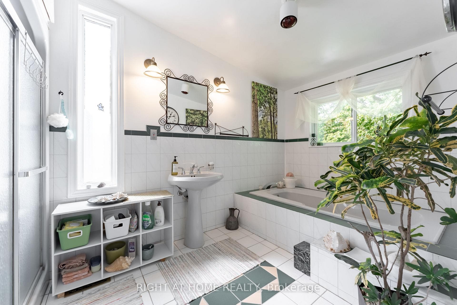 30 Allister Avenue photo 22
