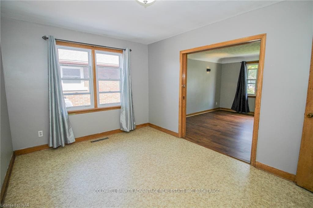 64 WHITE Avenue photo 10