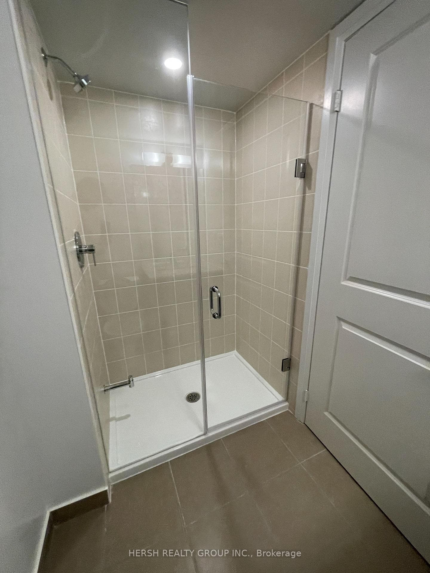 20 Meadowglen Place Unit 833 photo 11