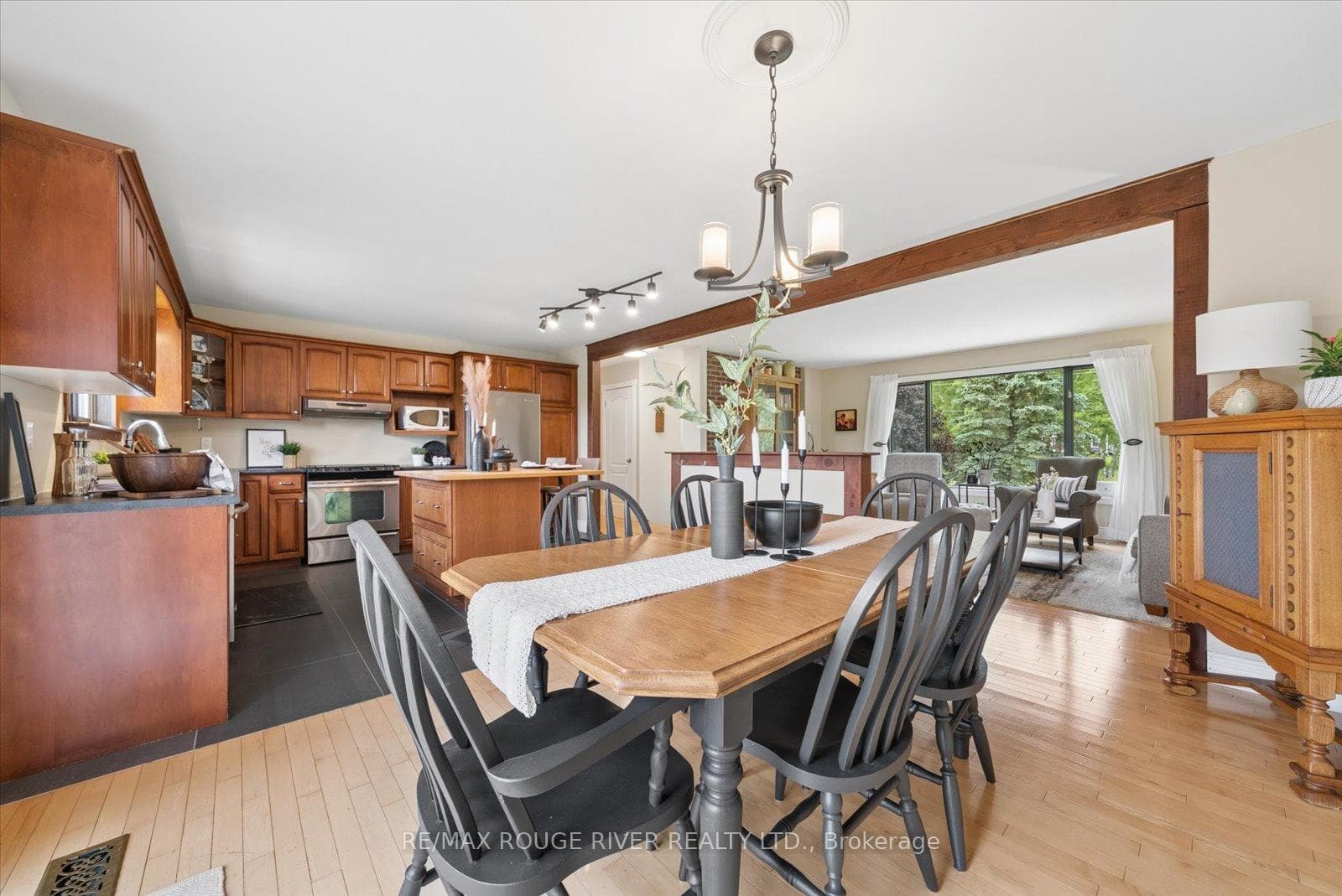 1325 Lakeshore Road photo 9