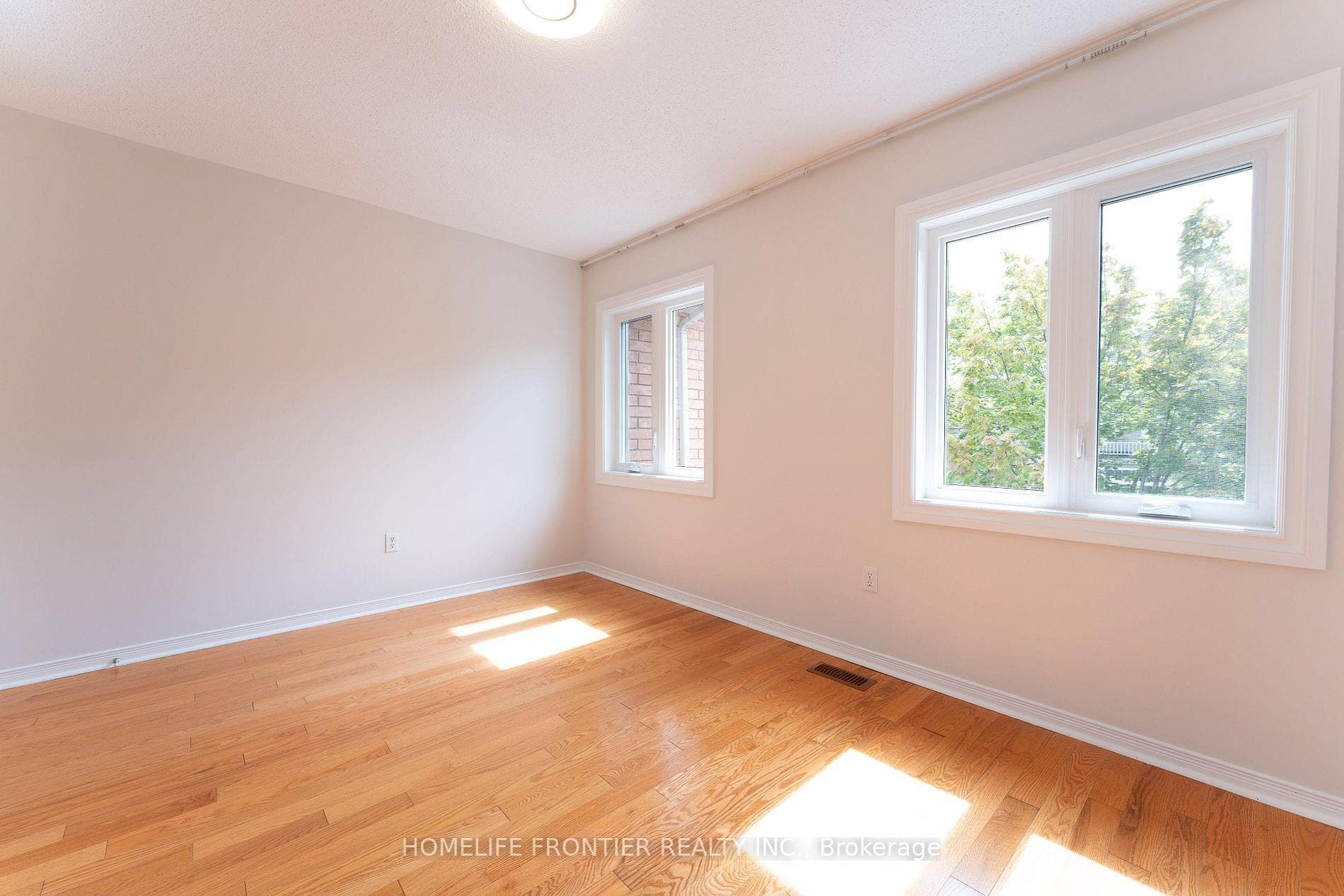 100 Selkirk Drive photo 8