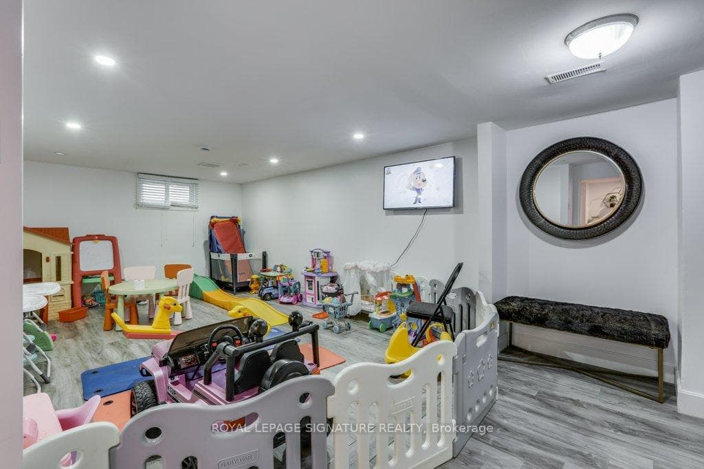 55 Wentworth Court photo 33