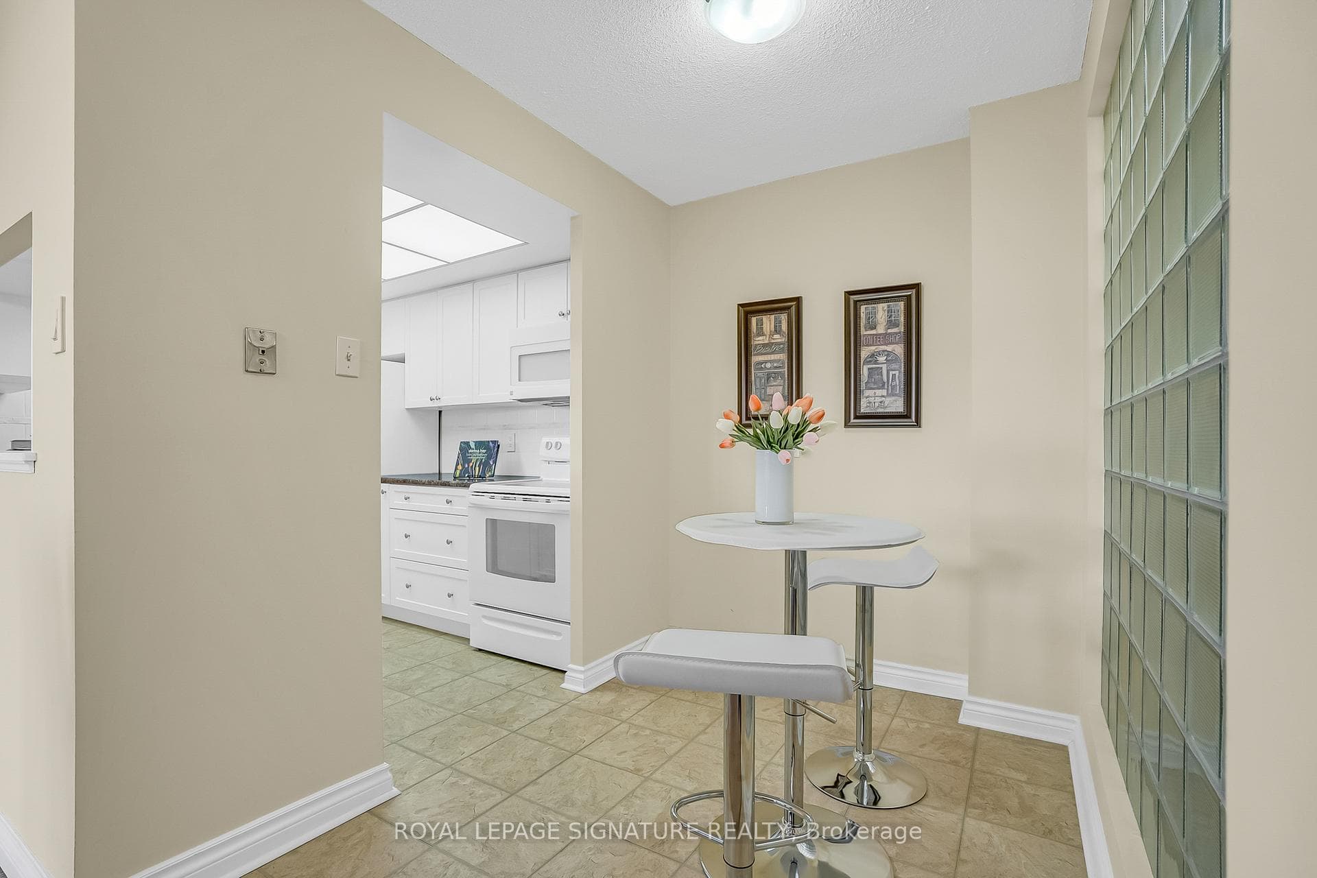 1210 Don Mills Road Unit 622 photo 16