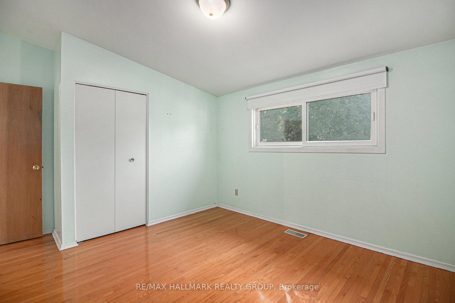 1938 Featherston Drive photo 14