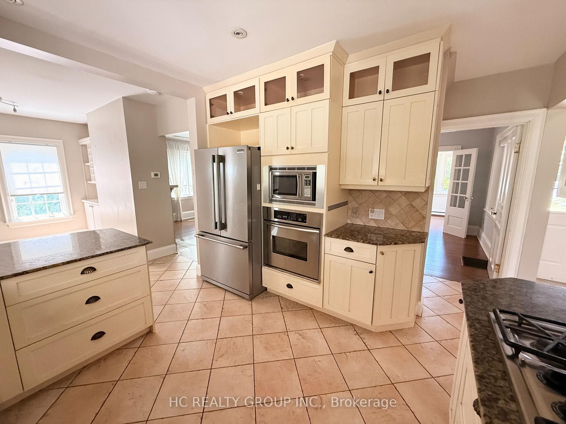 398 Maple Avenue photo 12