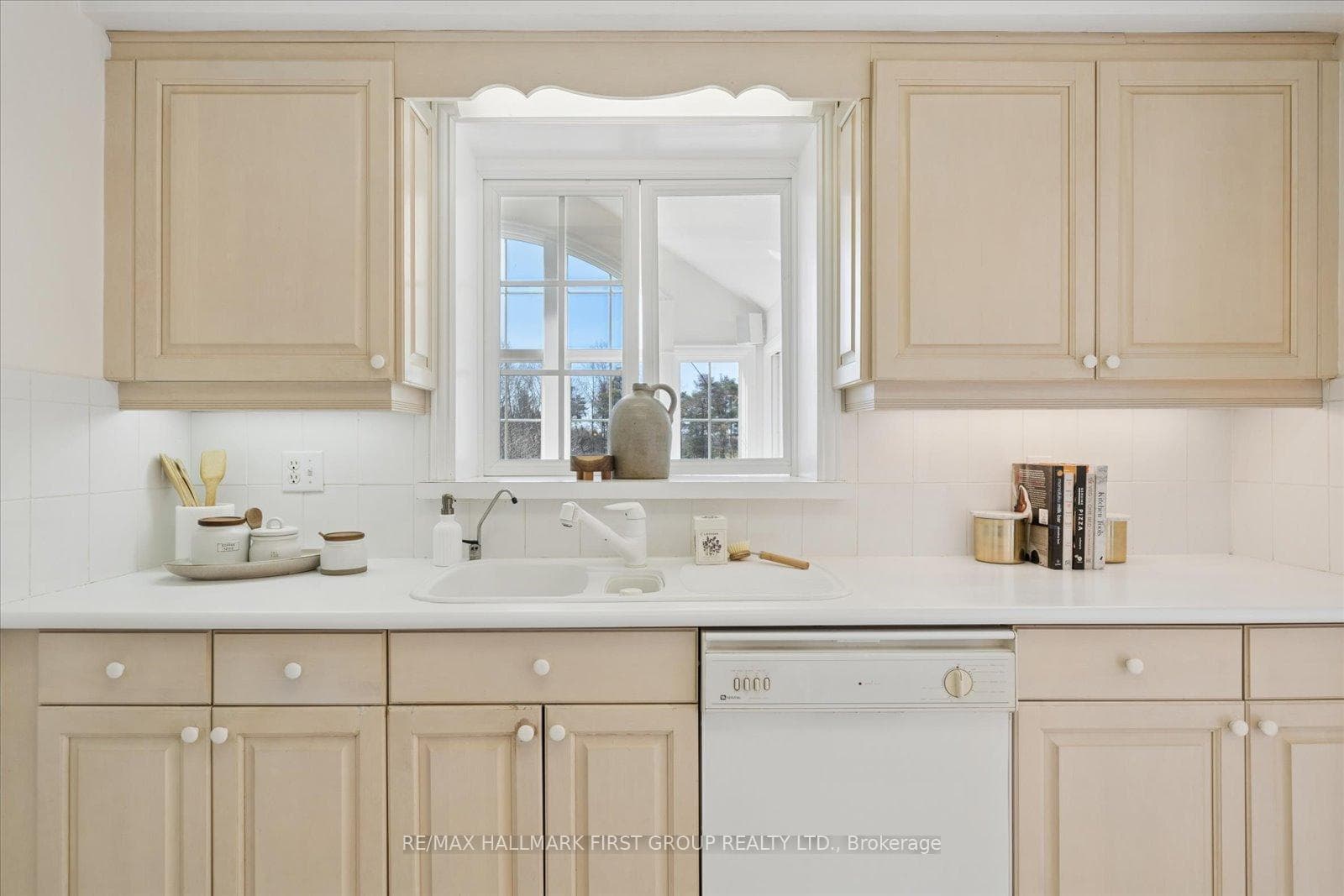525 Myrtle Road photo 14