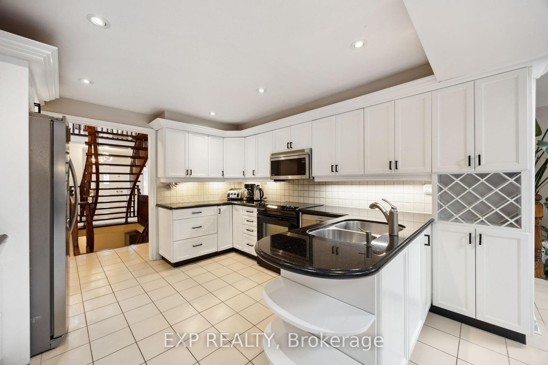 166 Lyndhurst Drive photo 15